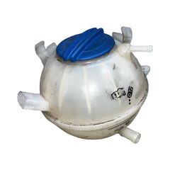 VW Golf 5 hatchback r.v. 2009 nádoba chladící kapaliny 1K0121407A