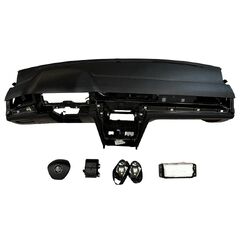 VW Passat B8 kombi r.v. 2015 černá palubní deska