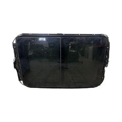 VW Tiguan 5N r.v. 2009 panoramatické okno