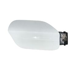 VW Passat B8 kombi r.v. 2016 bílá metalíza kód barvy LC9A víko nádrže 3G9809857A