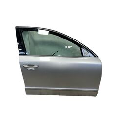 Škoda Superb 2 kombi r.v. 2011 stříbrná metalíza barva kód barvy LA7W 9156 8E8E pravé přední dveře