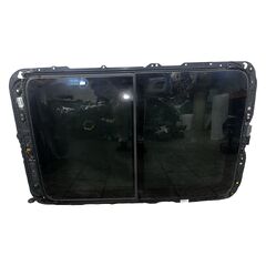 VW Passat B8 kombi r.v. 2016 panoramatické střešní okno 3G9877056 3G9877049A