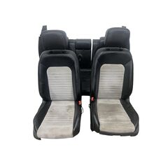 VW Passat B8 kombi r.v. 2017 sedačky černá kůže v kombinaci  alcantarou