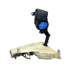 Audi A4 8K facelift avant r.v. 2014 nádobka na ostřikovače  8T0955453C 8T1955463B