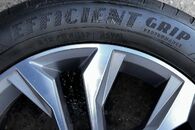 VW kola 215/55 R17 letní pneu 2,43mm DOT1618 7Jx17H2 ET40 3G0601025G